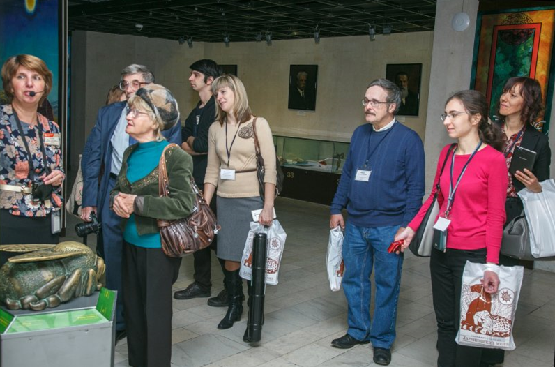 Участники конференции на обзорной экскурсии по Дарвиновскому музею (фото с сайта музея).