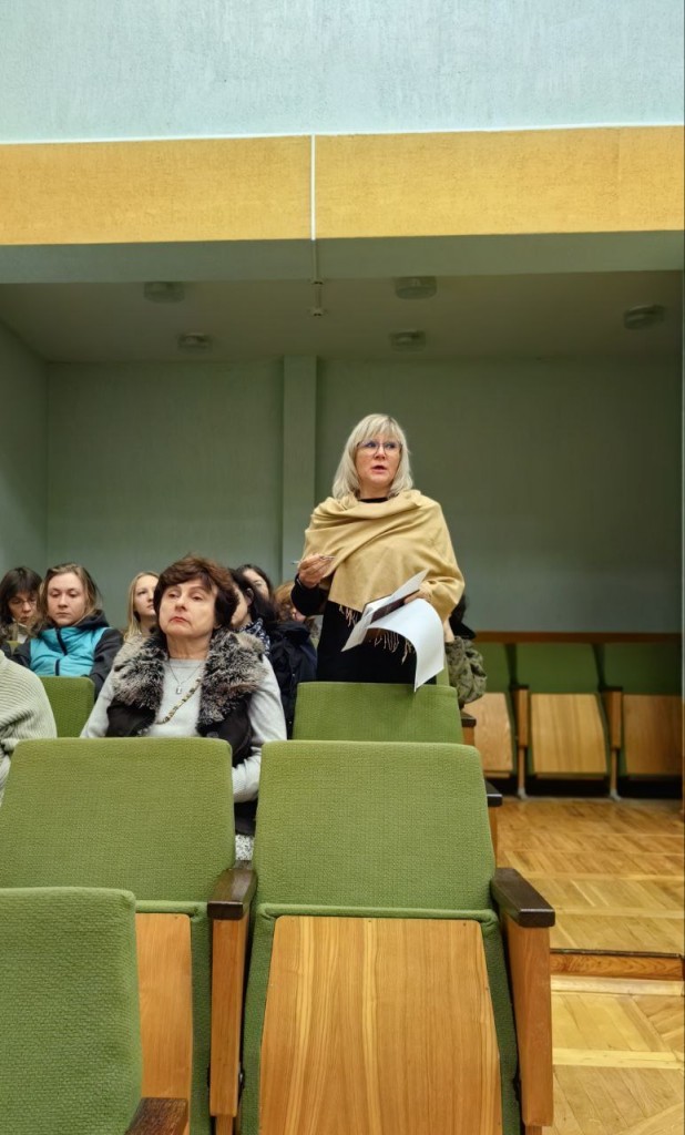 Заведующий лабораторией агроэкологии и массовых анализов Седукова Г.В. участвует в обсуждении проекта коллективного договора